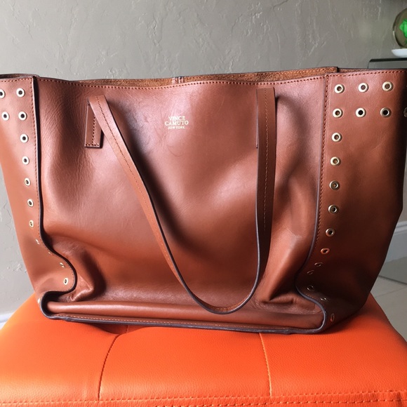 Vince Camuto tan shoulder bag - Picture 2 of 11